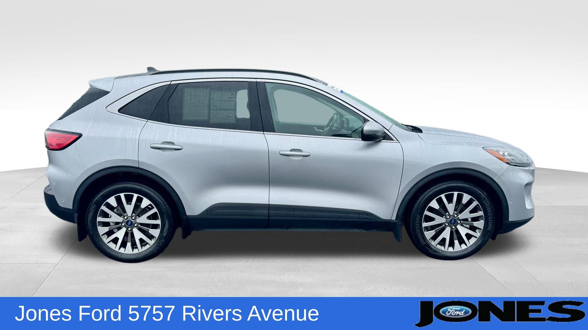 Certified 2020 Ford Escape Titanium w/ Titanium Premium Package 2.0 image 3