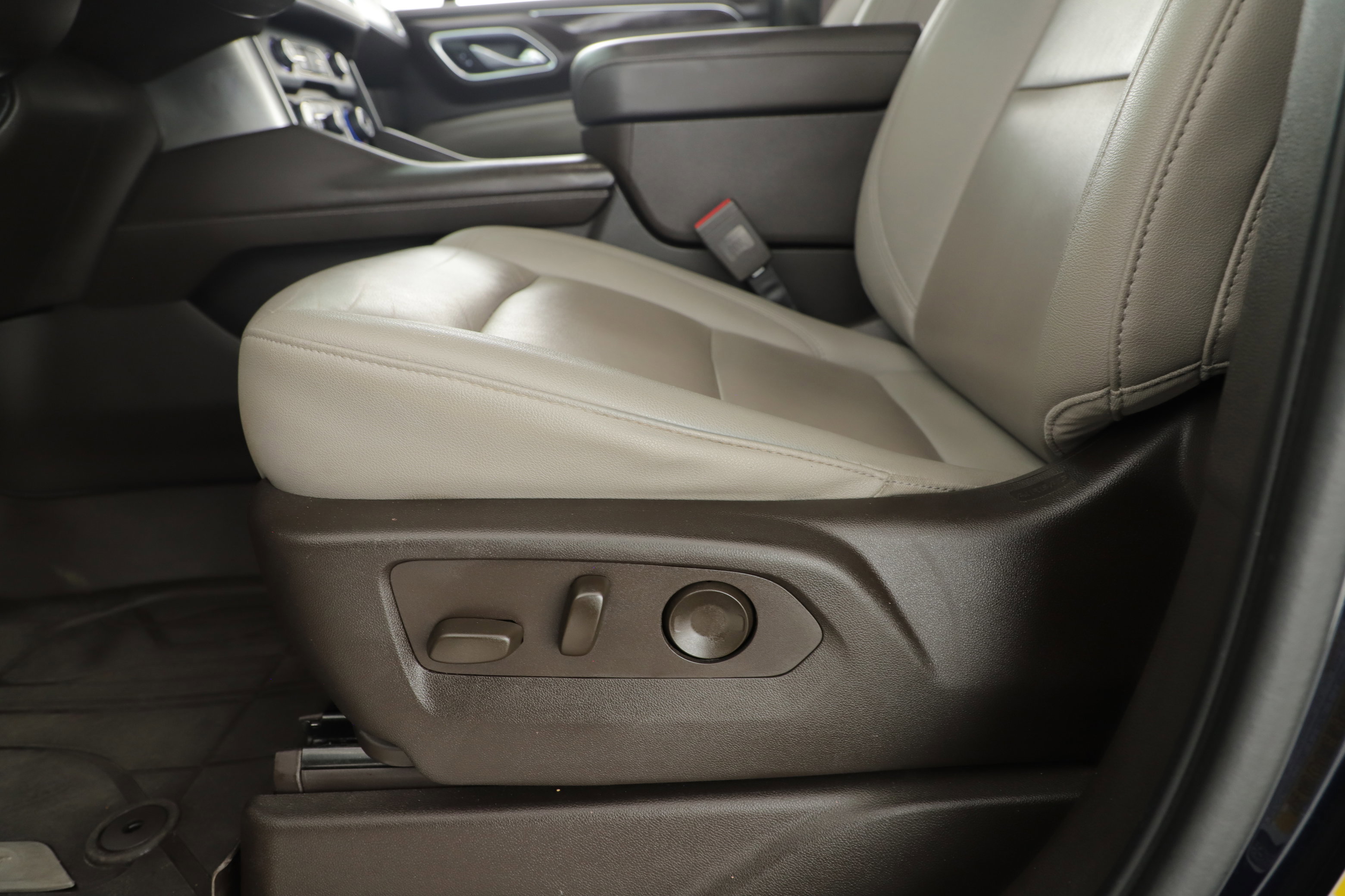 Used 2022 Chevrolet Tahoe Z71 w/ Luxury Package image 10