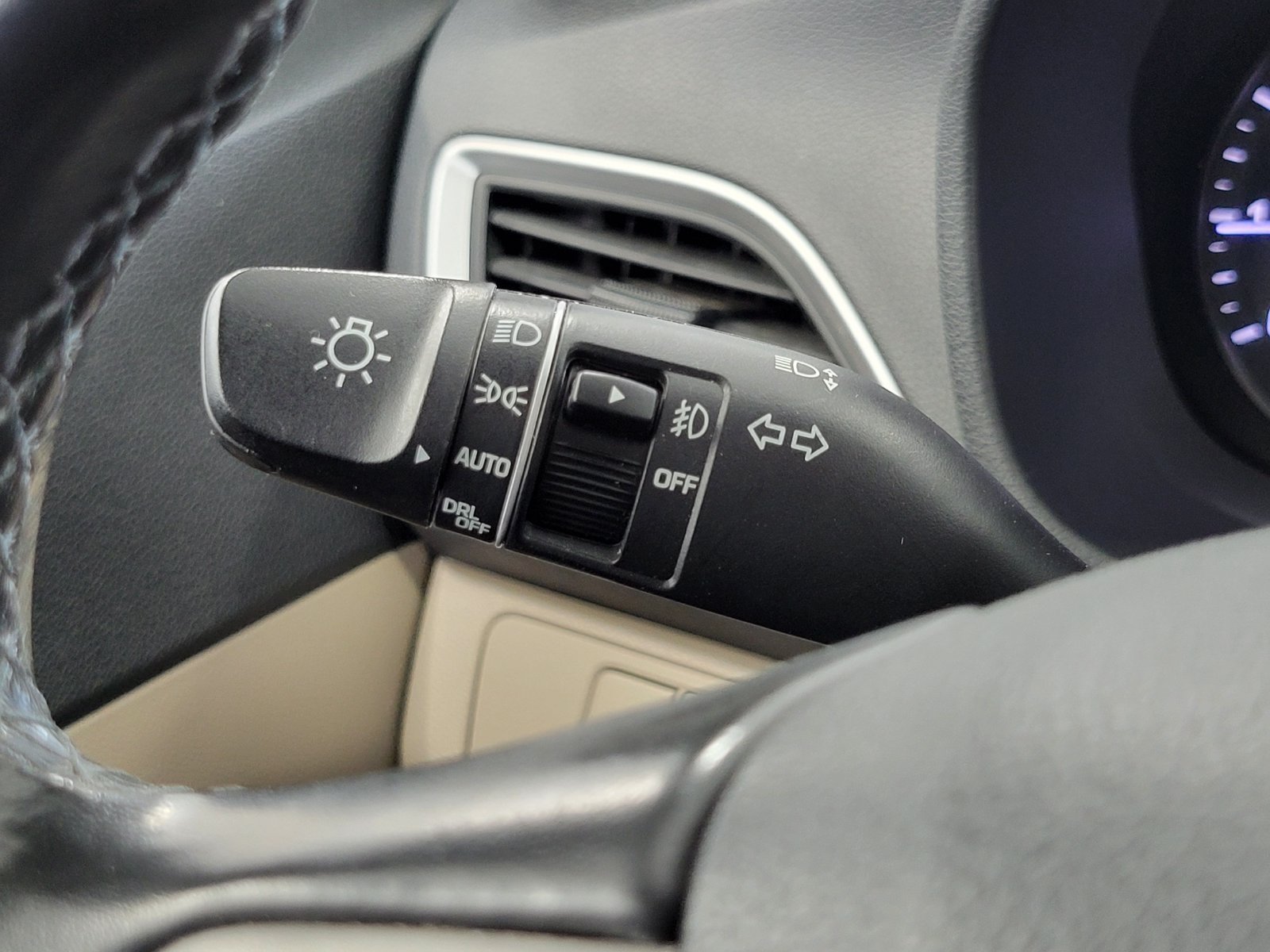 Used 2022 Hyundai Accent Limited FWD image 17