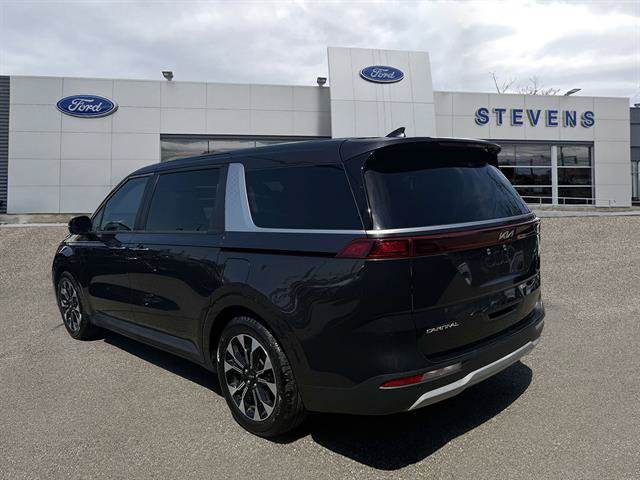 Used 2023 Kia Carnival EX FWD image 4
