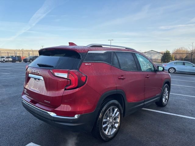 Used 2024 GMC Terrain SLT w/ LPO, Cargo Package image 4