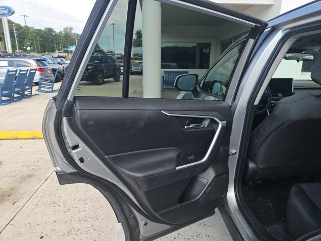 Used 2024 Toyota RAV4 XLE FWD image 25