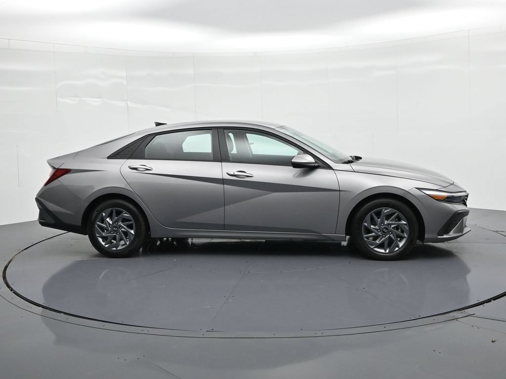 Used 2024 Hyundai Elantra SEL FWD image 5