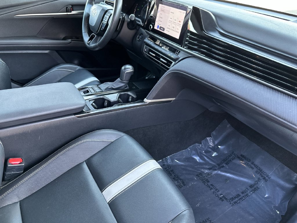 Used 2025 Toyota Camry SE FWD image 14