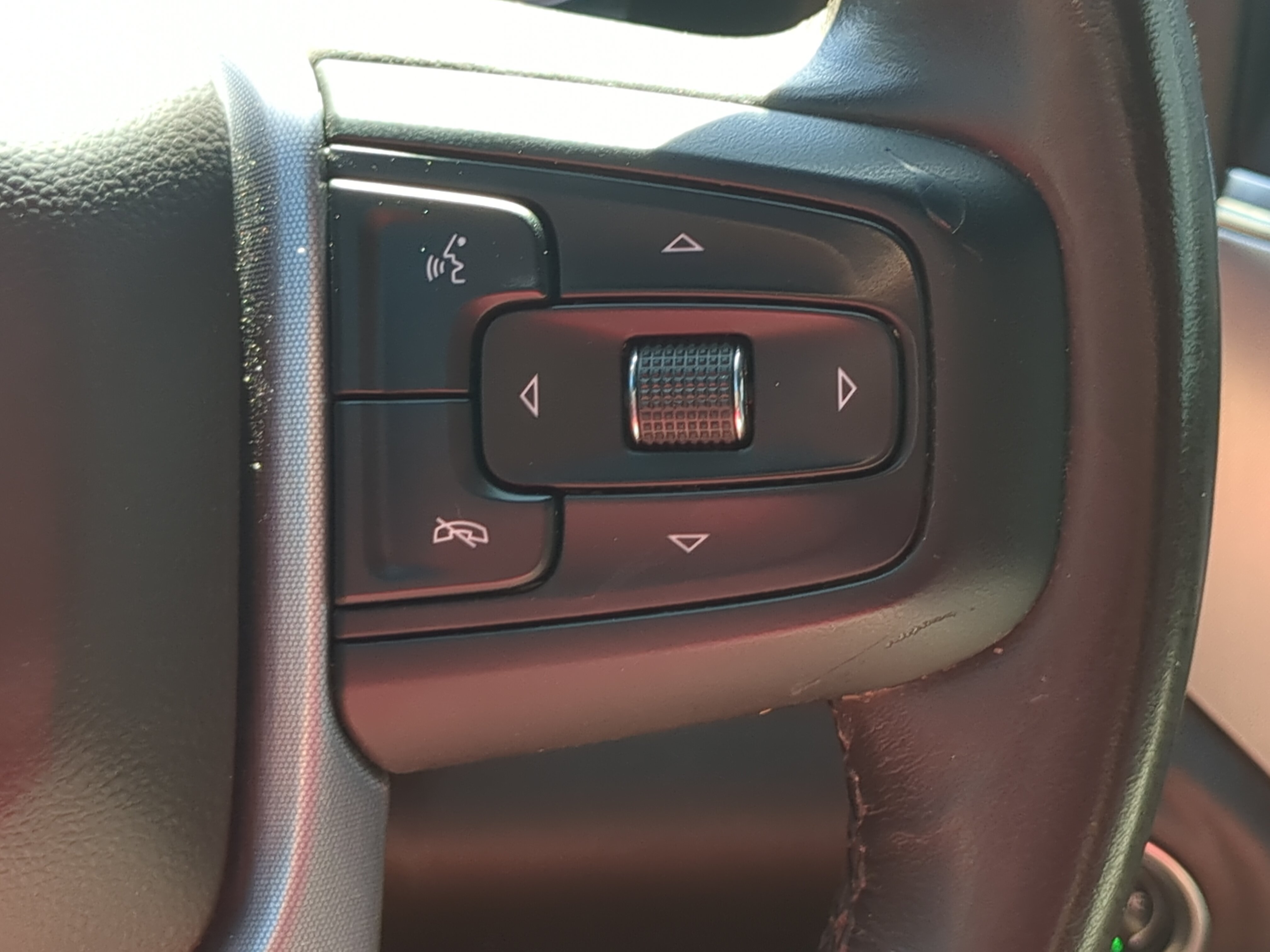 Used 2020 GMC Sierra 1500 SLT RWD image 23