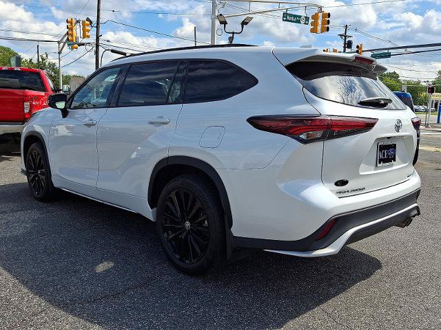 Used 2024 Toyota Highlander XSE AWD/4WD image 4