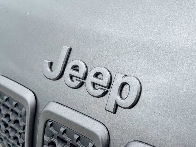 Used 2022 Jeep Cherokee Trailhawk w/ Trailhawk Elite Value Package AWD/4WD image 9