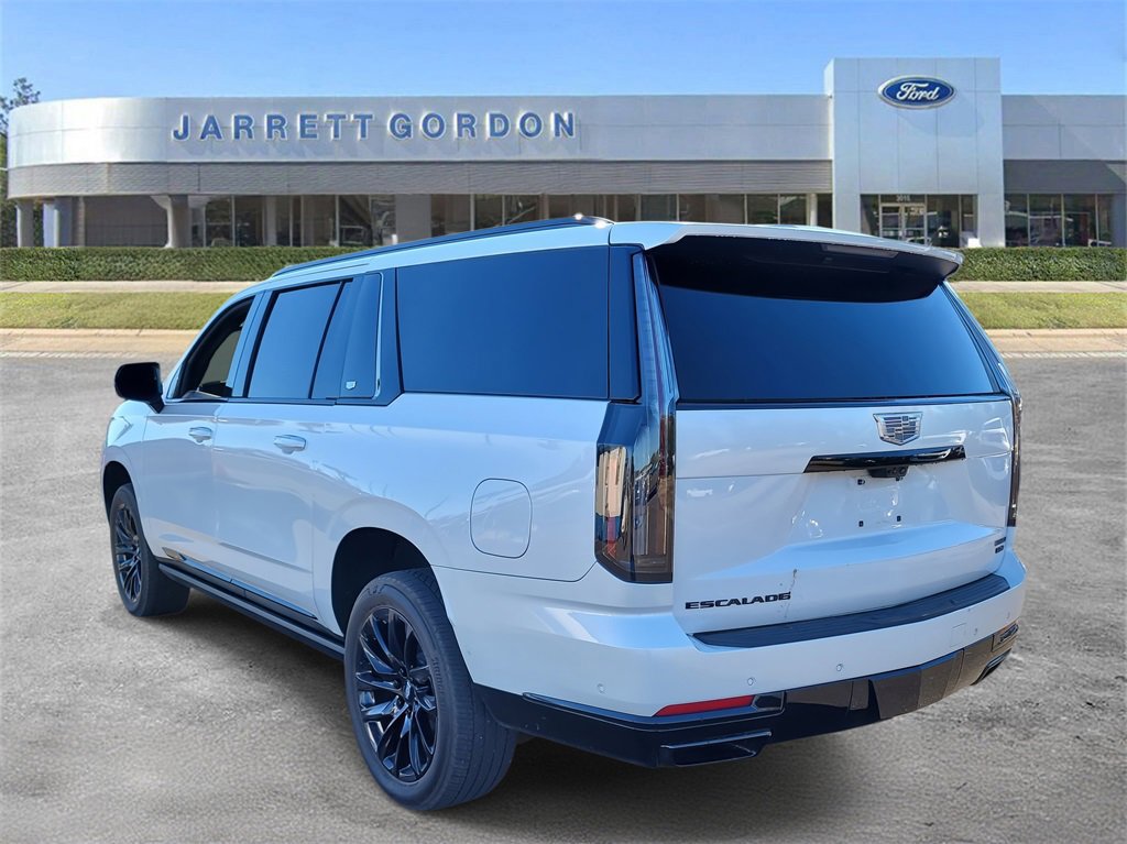 Used 2025 Cadillac Escalade ESV Sport Platinum image 2