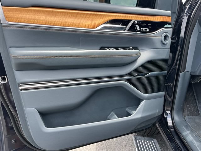 Used 2022 Jeep Grand Wagoneer Series II AWD/4WD image 33