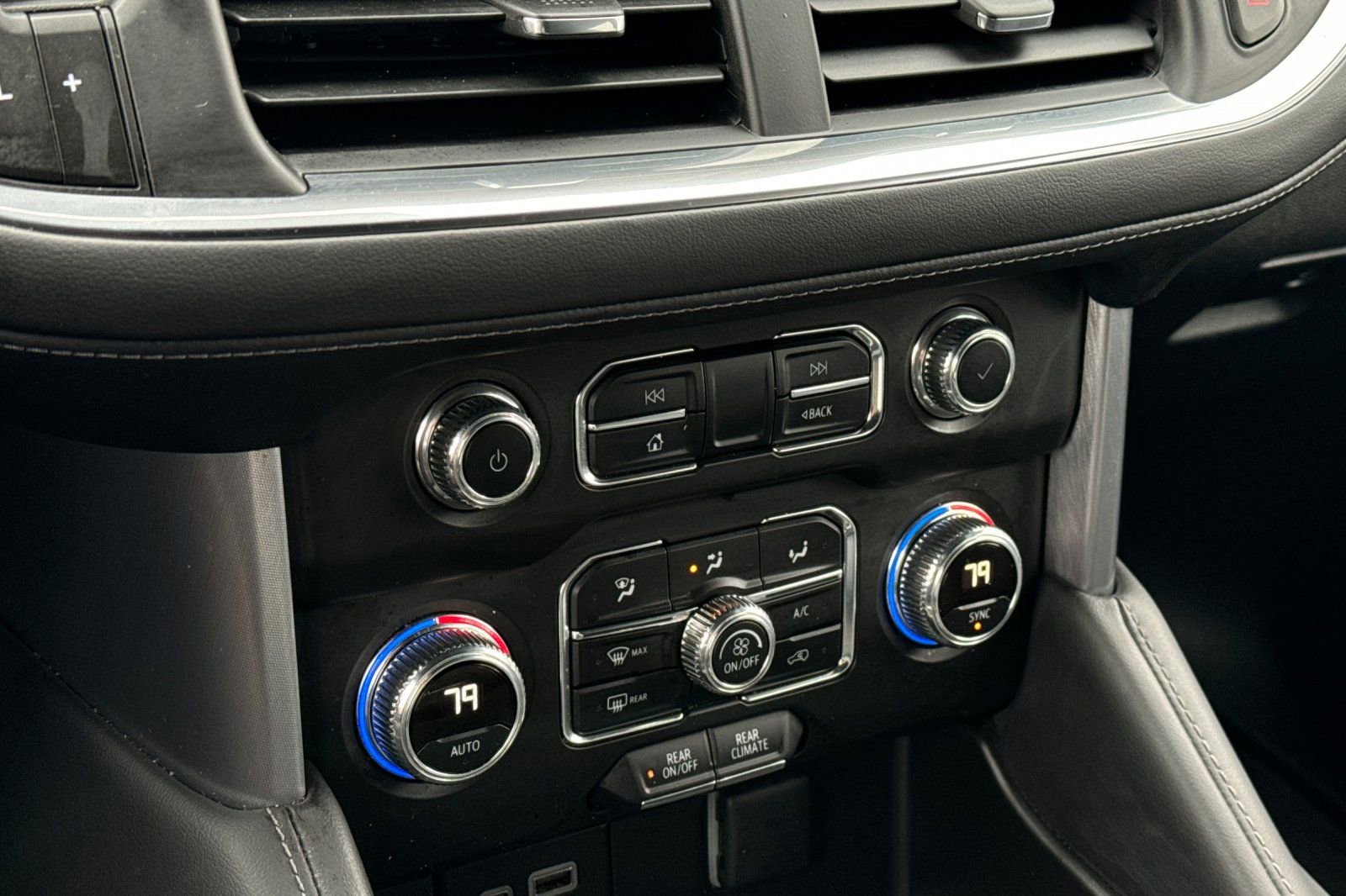 Used 2024 GMC Yukon XL SLE image 21