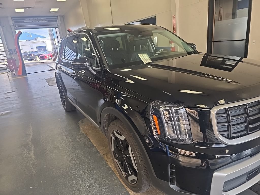 Used 2024 Kia Telluride S w/ S Sunroof Package