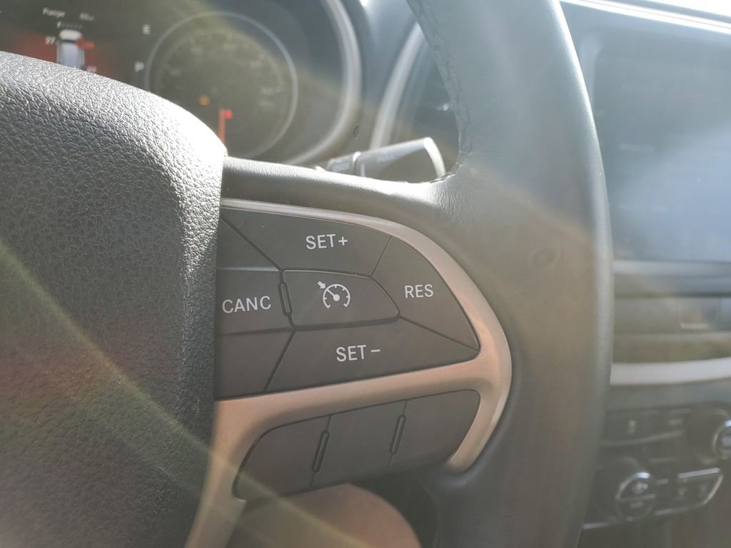 Used 2016 Jeep Cherokee Limited image 19