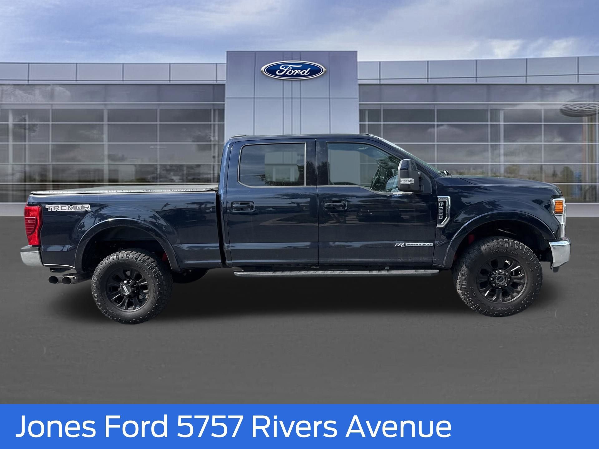 Certified 2022 Ford F250 Lariat w/ Tremor Off-Road Package image 3