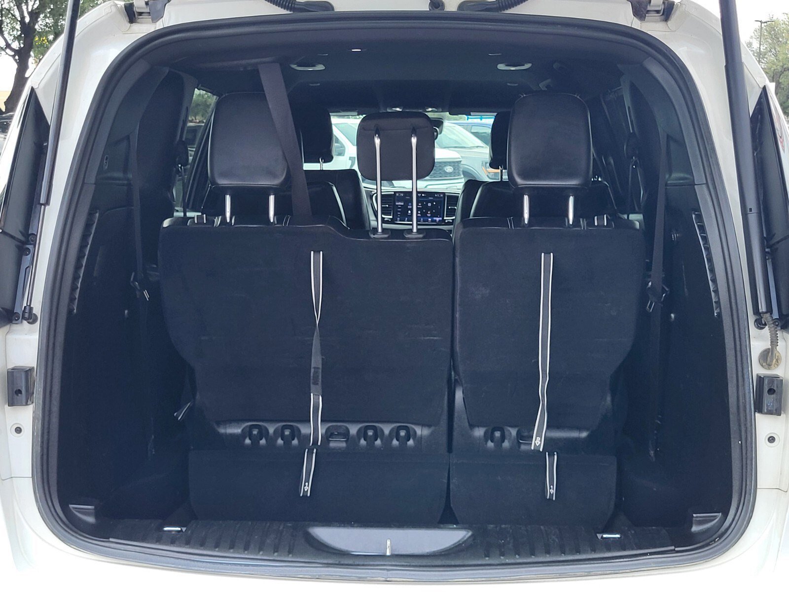 Used 2025 Chrysler Pacifica Select image 31