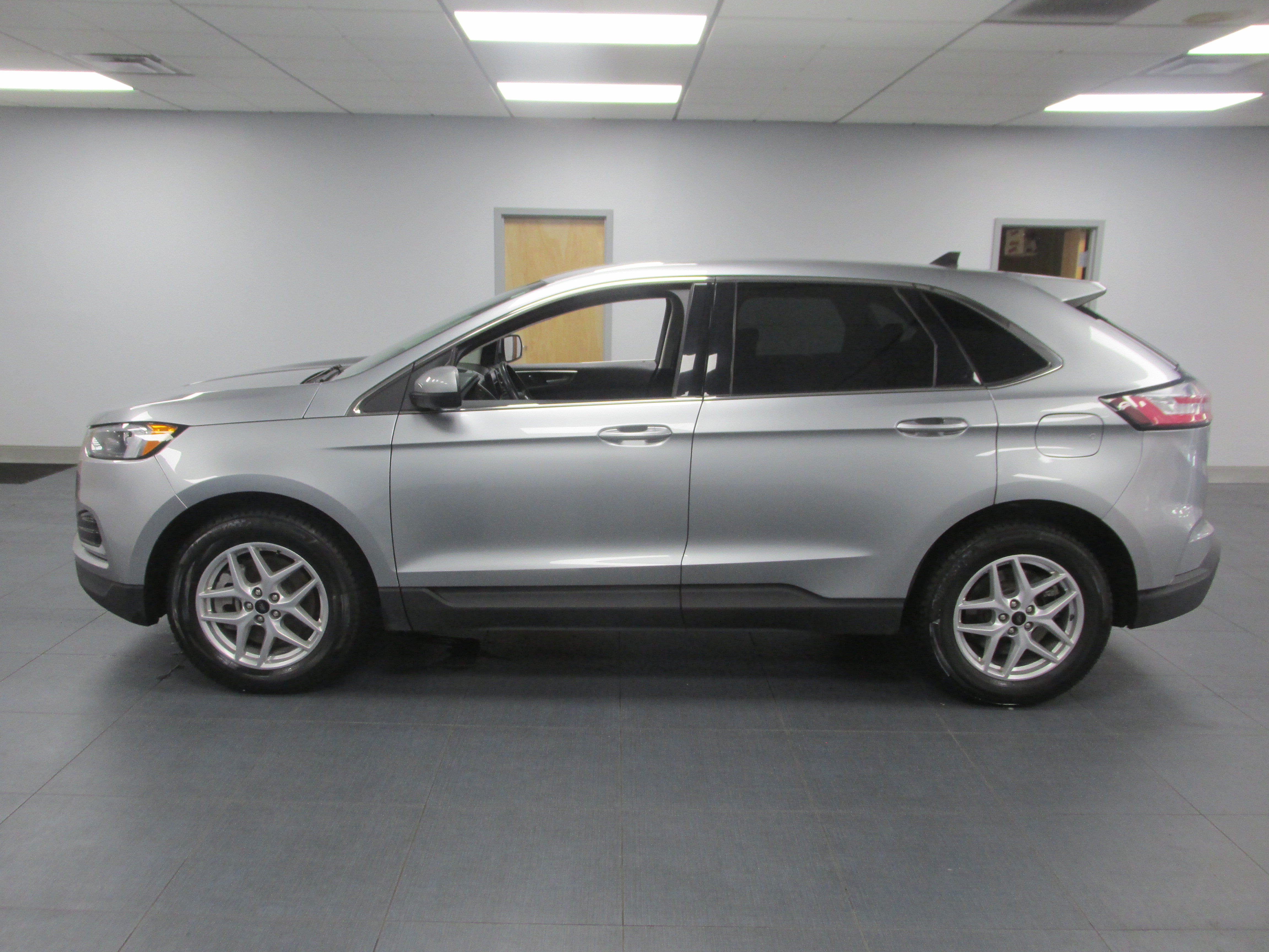 Certified 2024 Ford Edge SEL AWD/4WD image 8