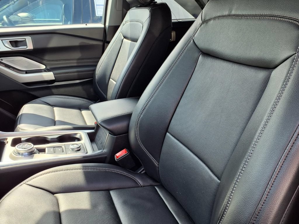 Certified 2023 Ford Explorer Limited w/ Limited Technology Package AWD/4WD image 3