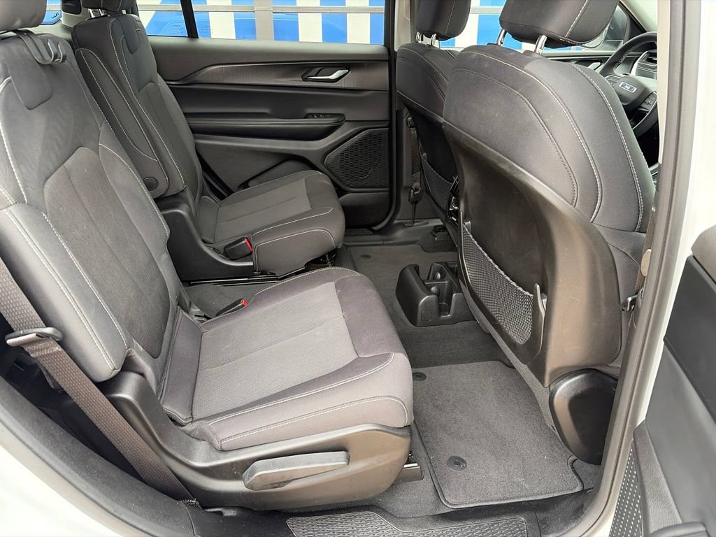 Used 2023 Jeep Grand Cherokee L Laredo RWD image 14