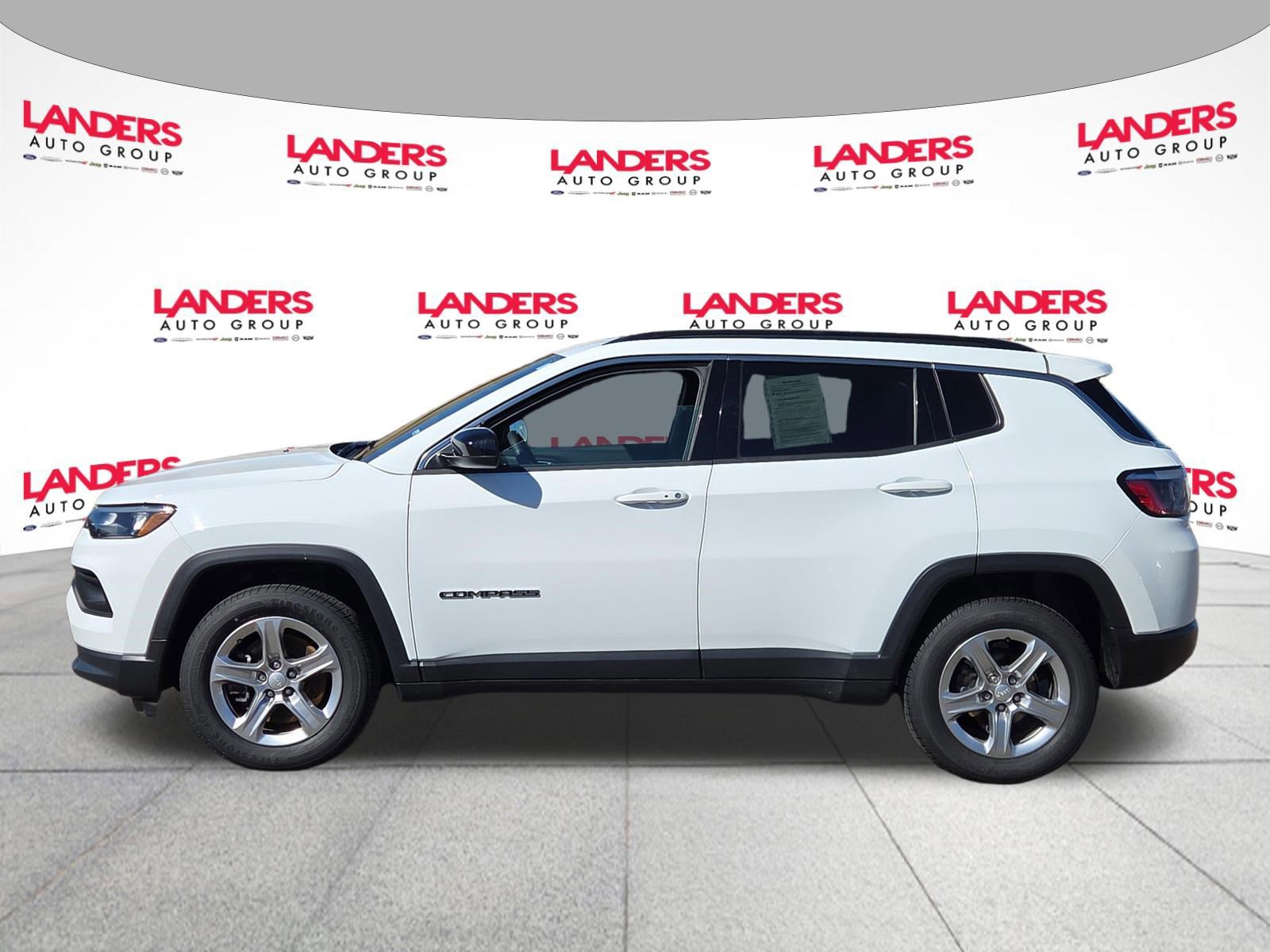 Used 2024 Jeep Compass Latitude image 2