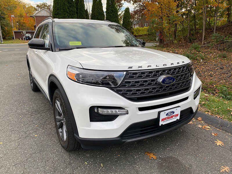 Certified 2022 Ford Explorer XLT w/ Equipment Group 202A image 7
