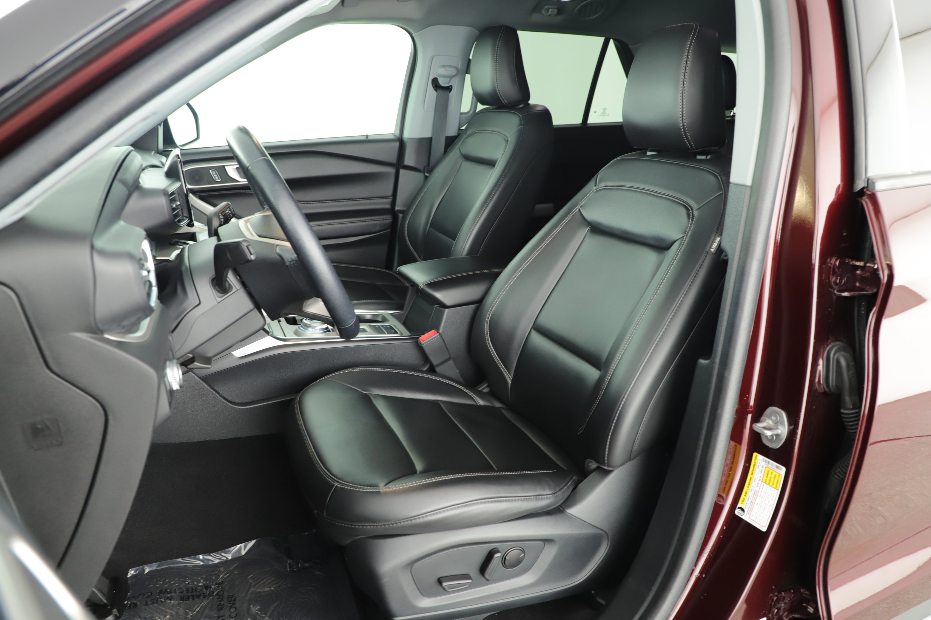 Certified 2022 Ford Explorer XLT w/ Equipment Group 202A RWD image 9