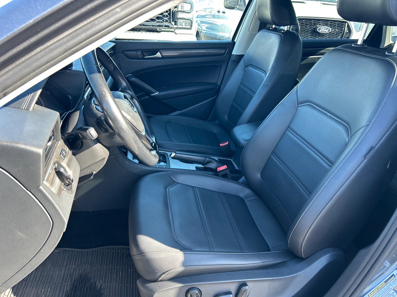 Used 2020 Volkswagen Passat 2.0T R-Line image 10