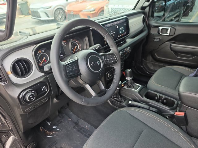 Used 2025 Jeep Gladiator Sport AWD/4WD image 18