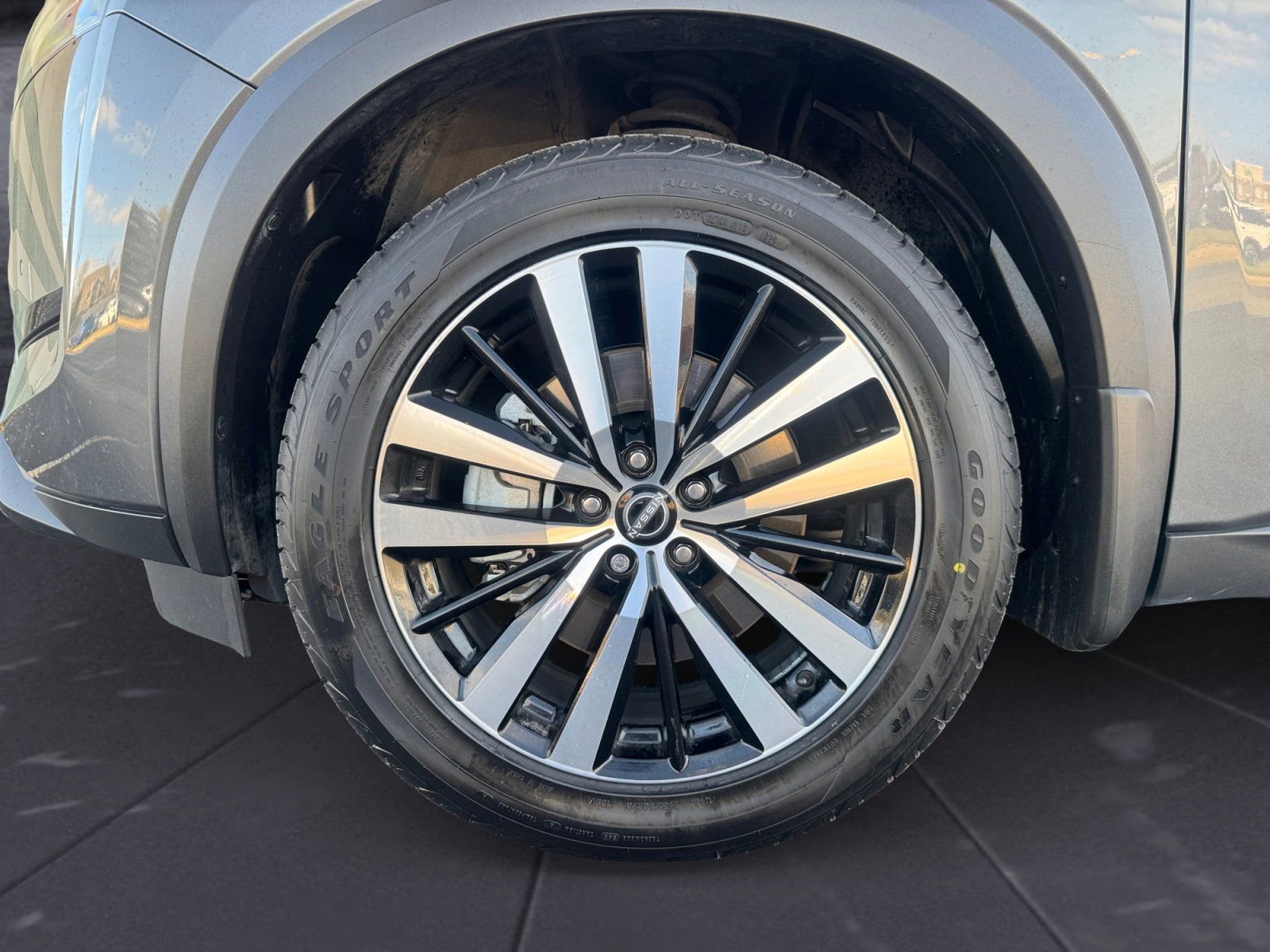 Used 2024 Nissan Pathfinder Platinum w/ Cargo Package image 14