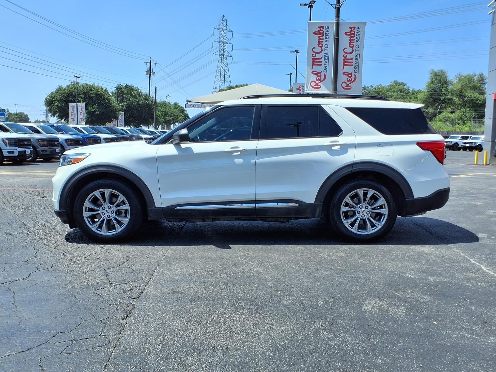 Certified 2021 Ford Explorer XLT w/ Equipment Group 202A RWD image 9