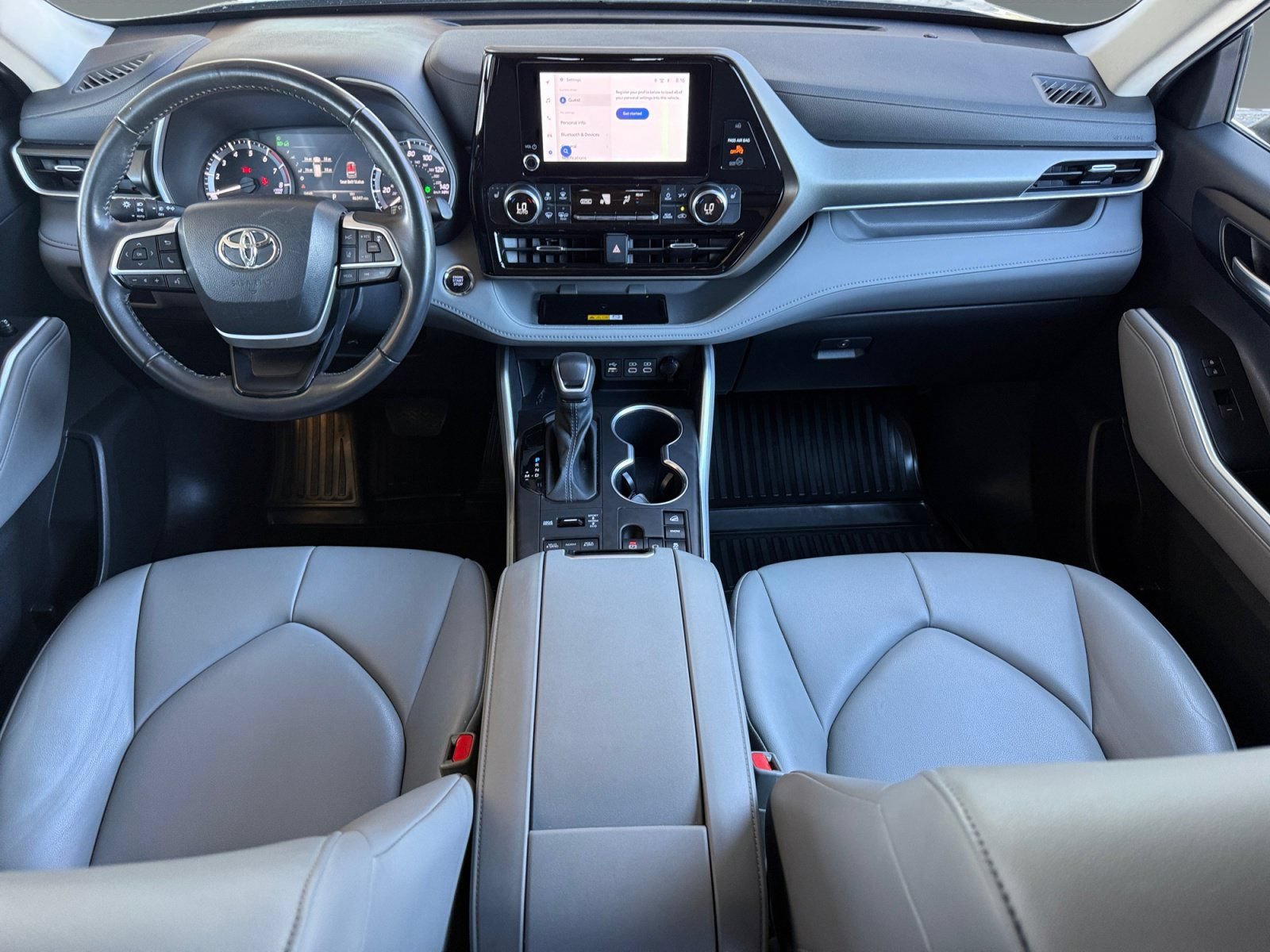 Used 2023 Toyota Highlander XLE AWD/4WD image 14