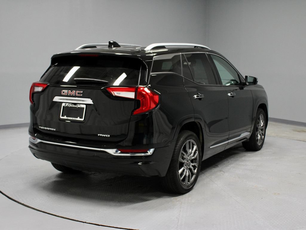 Used 2024 GMC Terrain Denali w/ Black Diamond Edition AWD/4WD image 11