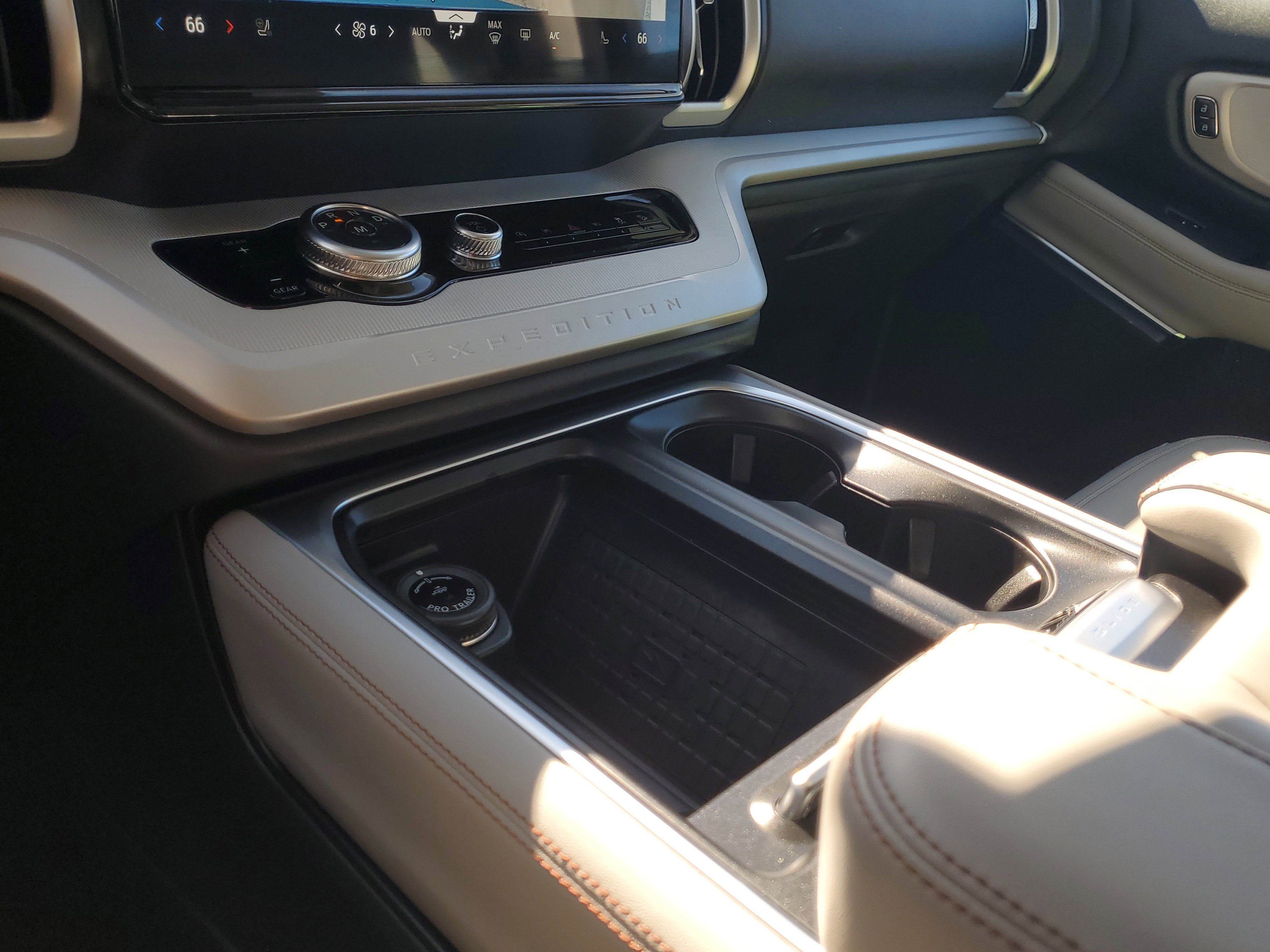 Certified 2025 Ford Expedition Active image 29