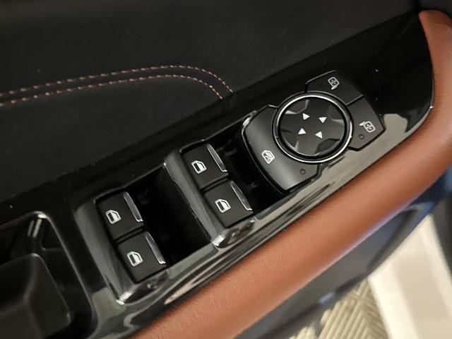 Certified 2019 Ford Edge Titanium w/ Equipment Group 301A FWD image 17