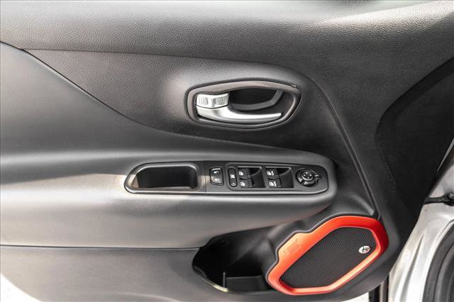 Used 2019 Jeep Renegade Trailhawk AWD/4WD image 14