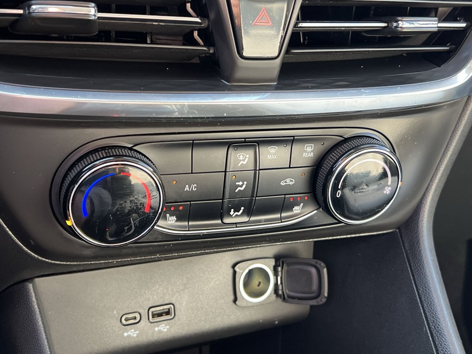 Used 2024 Buick Encore GX Preferred w/ Comfort Package FWD image 20