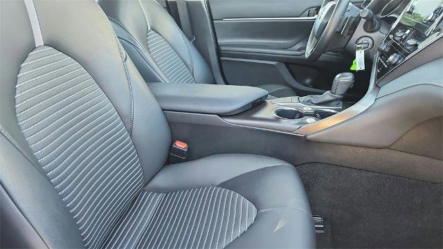 Used 2024 Toyota Camry SE image 28