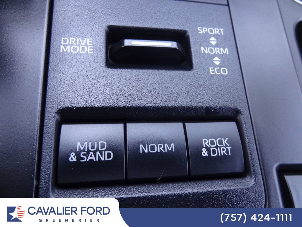 Used 2022 Toyota Highlander XLE AWD/4WD image 35