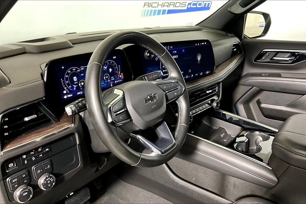 Used 2025 Chevrolet Suburban Z71 AWD/4WD image 10