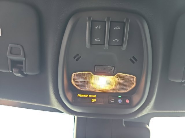 Used 2024 Chevrolet Trax RS w/ Sunroof Package FWD image 33