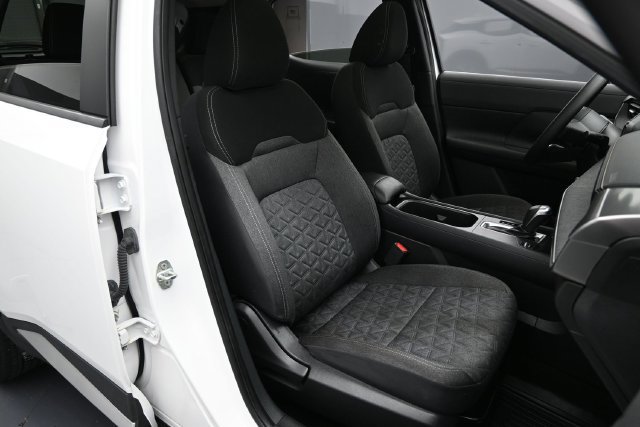 Used 2025 Nissan Kicks SV w/ SV Premium Package FWD image 29
