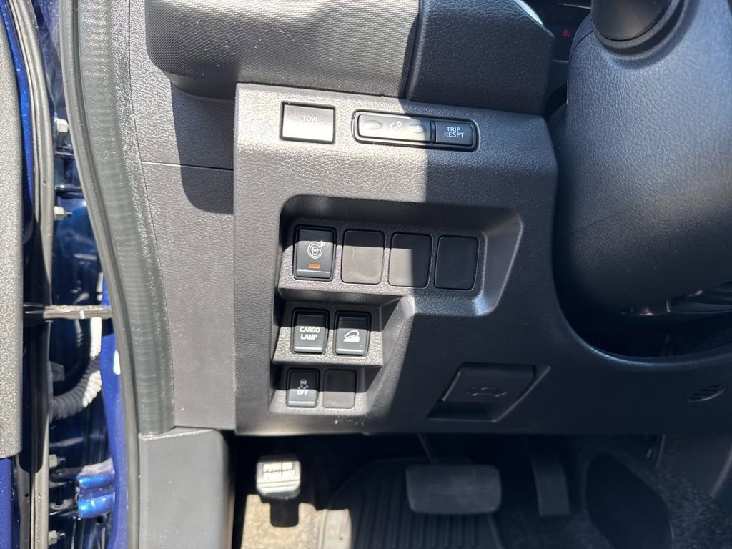 Used 2022 Nissan Frontier SV w/ Technology Package image 17