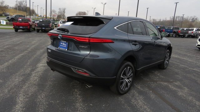 Used 2022 Toyota Venza LE image 5