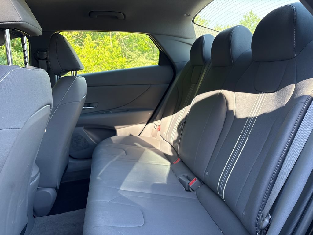 Used 2023 Hyundai Elantra SEL w/ Convenience Package FWD image 9