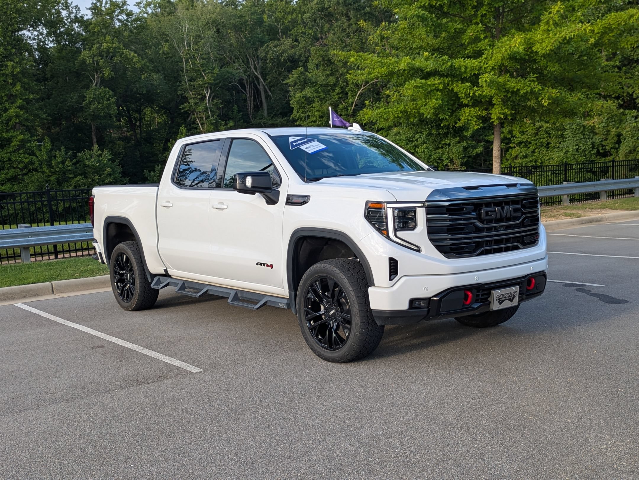 Used 2023 GMC Sierra 1500 AT4 w/ AT4 Preferred Package AWD/4WD image 1