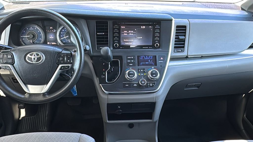 Used 2019 Toyota Sienna LE w/ Carpet Mat Package FWD image 9