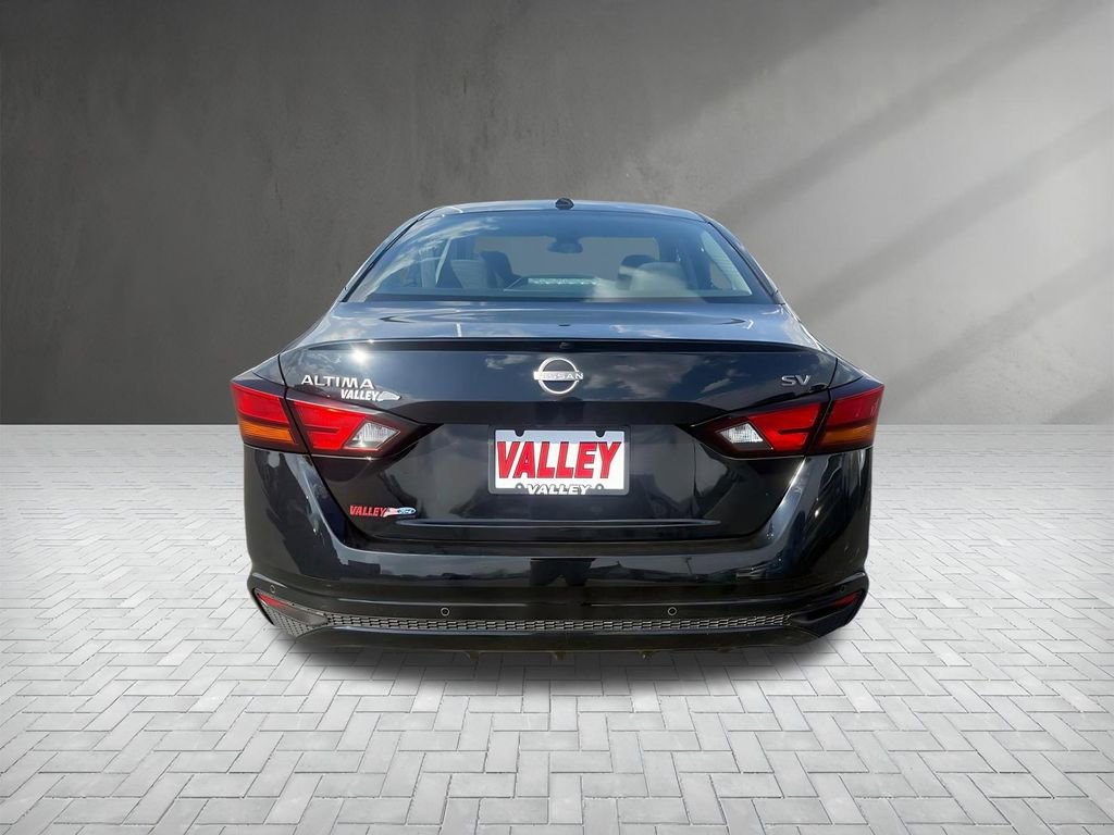 Used 2024 Nissan Altima 2.5 SV FWD image 4