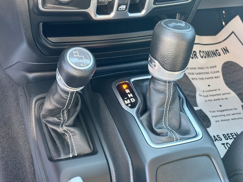 Used 2023 Jeep Wrangler Unlimited Sahara AWD/4WD image 36