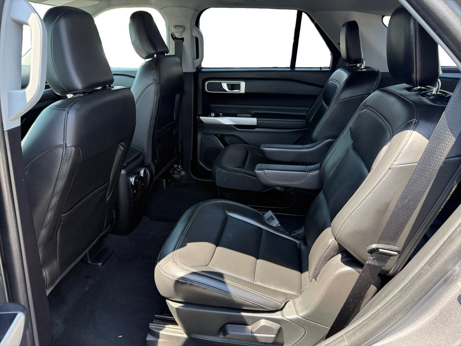 Certified 2022 Ford Explorer XLT w/ Equipment Group 202A AWD/4WD image 16