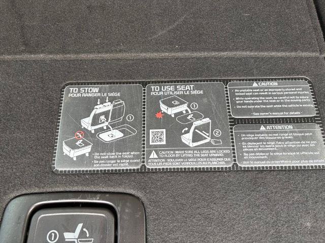 Used 2025 Kia Carnival FWD image 9