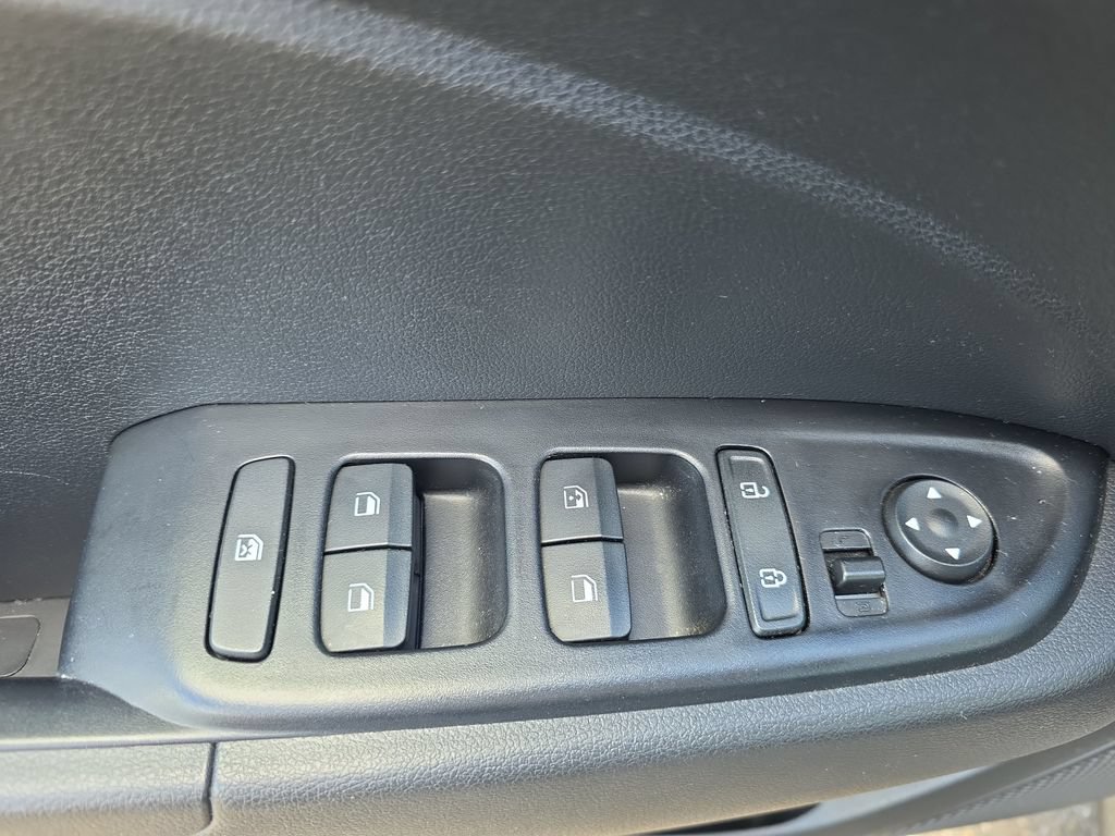 Used 2023 Hyundai Venue SEL FWD image 19