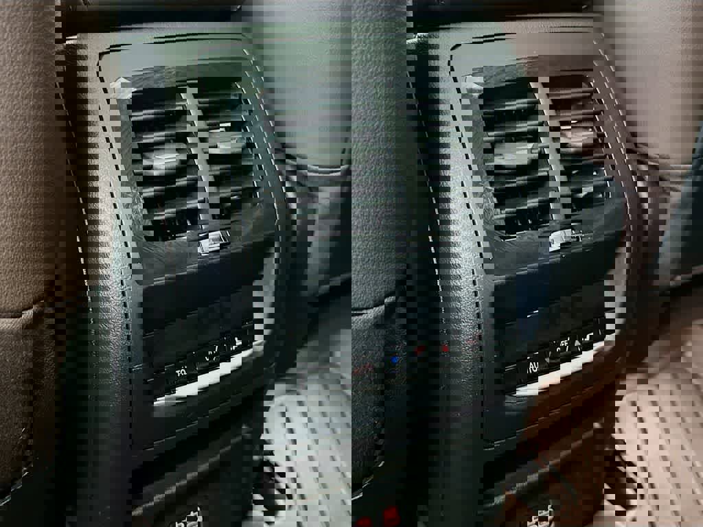 Used 2024 BMW X3 sDrive30i w/ Premium Package w/ZPA image 16